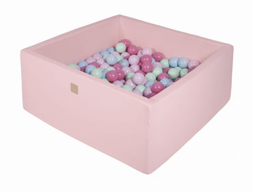 Vierkante ballenbak - Licht roze met Mint, Babyblauwe, Pastel roze en Donker roze ballen